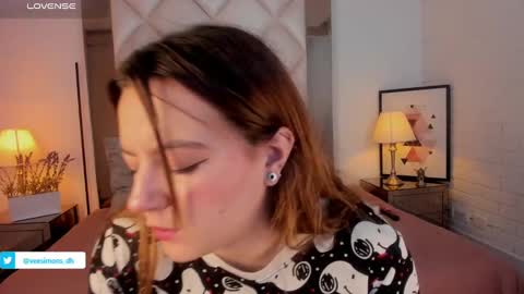 Vee Simons online show from January 5, 7:49 pm