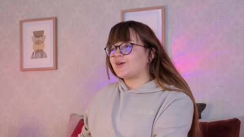 Vee Simons online show from October 8, 8:24 pm