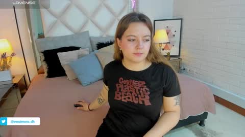 Vee Simons online show from December 26, 8:11 pm