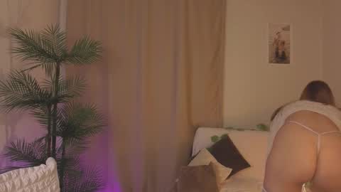 Snapshot of vegas_v chatting on October 7, 12:42 pm Maria online show from October 7, 12:42 pm