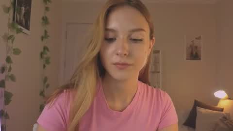 Snapshot of vegas_v chatting on September 25, 2:05 pm Maria online show from September 25, 2:05 pm