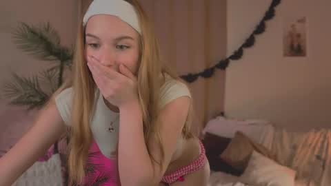 Snapshot of vegas_v chatting on October 20, 2:20 pm Maria online show from October 20, 2:20 pm