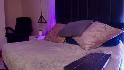 velissia online show from October 22, 8:58 pm