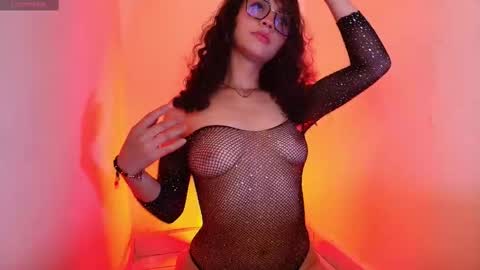 velissia online show from November 4, 7:41 pm