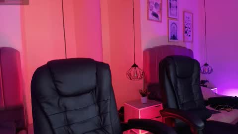 velissia online show from October 31, 11:09 pm