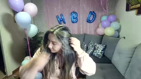 Snapshot of vellarossa chatting on October 12, 2:36 am Im VelaI will be Christmas and New Year with my family December 22 to January 13 I will miss you guys. online show from October 12, 2:36 am