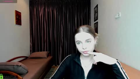 velora_vyxen online show from October 6, 12:11 pm