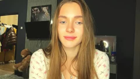 Nia online show from April 28, 5:06 pm