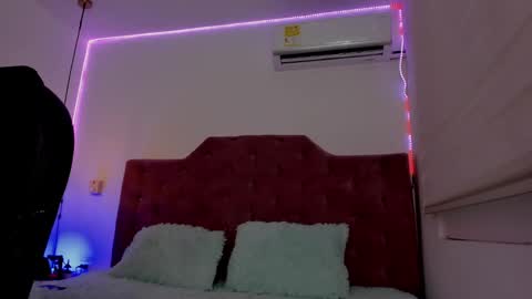 velveet_ online show from October 12, 11:56 am