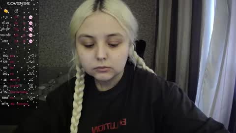 Snapshot of vendymories chatting on October 4, 10:21 am eva 3 online show from October 4, 10:21 am