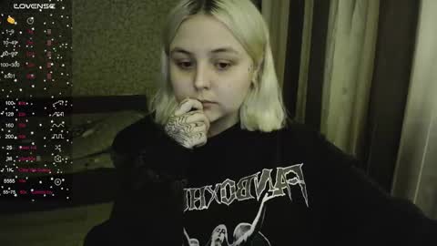 Snapshot of vendymories chatting on October 26, 11:22 pm eva 3 online show from October 26, 11:22 pm