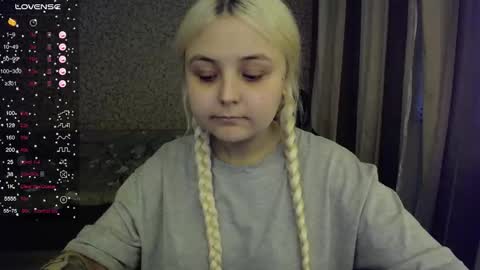 Snapshot of vendymories chatting on October 9, 3:05 pm eva 3 online show from October 9, 3:05 pm