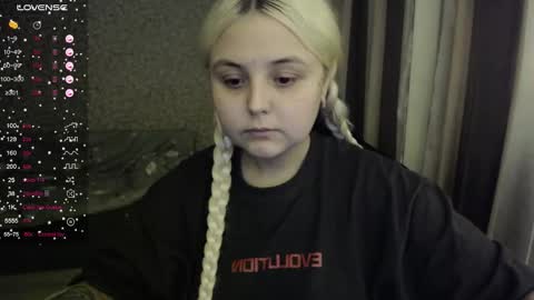 Snapshot of vendymories chatting on October 11, 10:23 pm eva 3 online show from October 11, 10:23 pm