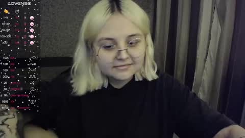 Snapshot of vendymories chatting on October 18, 3:31 am eva 3 online show from October 18, 3:31 am