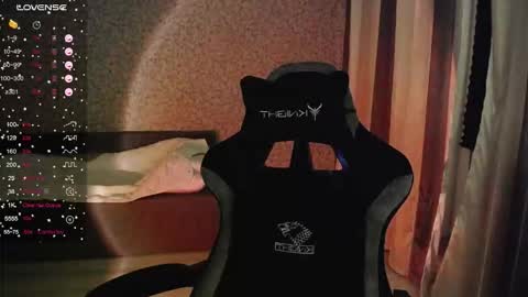 Snapshot of vendymories chatting on October 17, 3:21 am eva 3 online show from October 17, 3:21 am