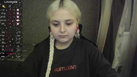 Snapshot of vendymories chatting on September 19, 11:04 pm eva 3 online show from September 19, 11:04 pm