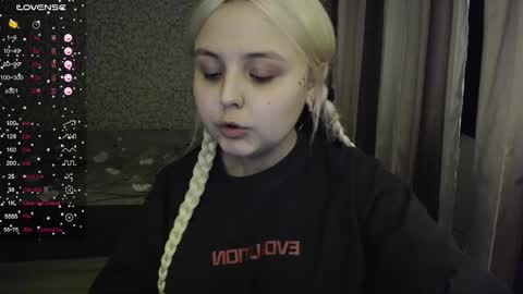 Snapshot of vendymories chatting on September 30, 3:17 pm eva 3 online show from September 30, 3:17 pm