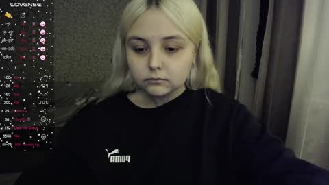 Snapshot of vendymories chatting on October 12, 10:34 pm eva 3 online show from October 12, 10:34 pm