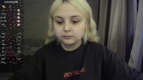 Snapshot of vendymories chatting on October 8, 11:36 am eva 3 online show from October 8, 11:36 am