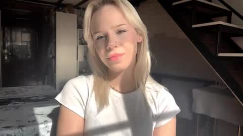 Snapshot of venessabonavia chatting on October 25, 10:56 am Lisa online show from October 25, 10:56 am