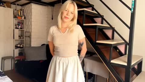 Snapshot of venessabonavia chatting on October 23, 10:21 am Lisa online show from October 23, 10:21 am