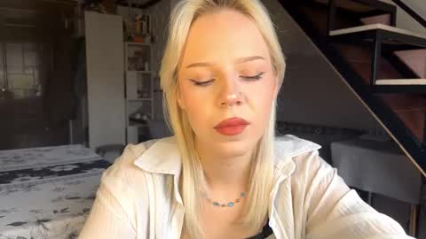 Snapshot of venessabonavia chatting on October 27, 10:11 am Lisa online show from October 27, 10:11 am