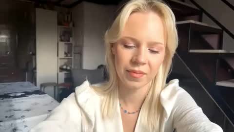 Snapshot of venessabonavia chatting on October 24, 10:55 am Lisa online show from October 24, 10:55 am