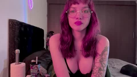 Lanna   online show from October 16, 12:30 pm