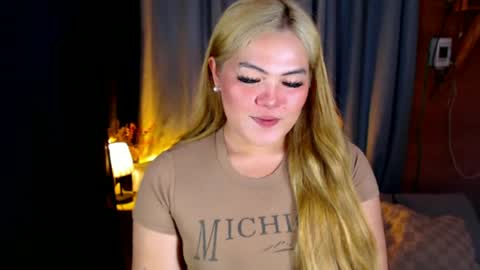 I am Colly Your mystery girl online show from June 22, 3:25 am
