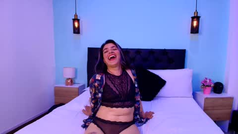 venus_white3 online show from September 8, 2:38 pm