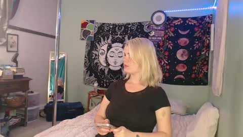 Miss Venus online show from October 14, 1:19 am