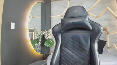 Venus Blazer  online show from October 16, 11:24 am