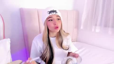 Shelly online show from October 10, 4:01 pm