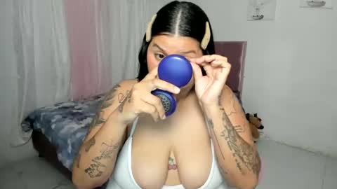 Snapshot of venuswilliamx chatting on October 28, 2:50 am venus online show from October 28, 2:50 am