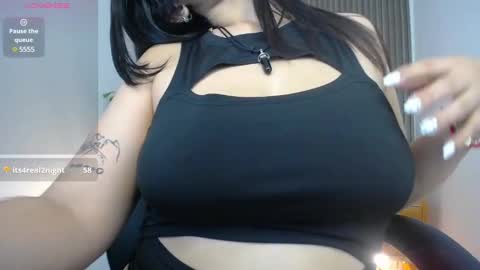 Snapshot of venuz_lee chatting on December 13, 2:05 pm Nice to greet you my name is Vanessa online show from December 13, 2:05 pm