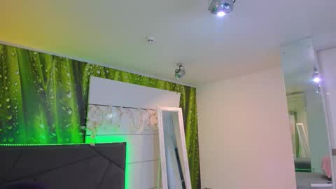 Snapshot of verawattss chatting on September 24, 1:10 pm Vera online show from September 24, 1:10 pm