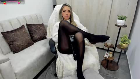 Snapshot of veromars_ chatting on October 4, 2:28 am Catalina online show from October 4, 2:28 am