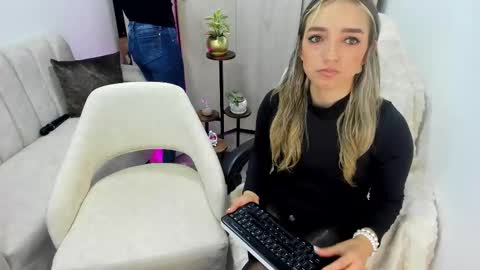 Catalina online show from November 1, 4:38 am