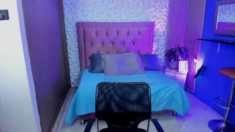 Snapshot of veronica_em1 chatting on October 31, 4:22 pm VERONICA online show from October 31, 4:22 pm