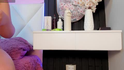 Snapshot of veronica_hill_ chatting on October 5, 11:59 am veronica_hill_ online show from October 5, 11:59 am