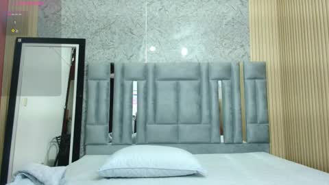 Veronica online show from March 14, 1:12 pm