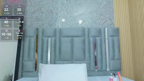 Veronica online show from April 15, 1:11 pm