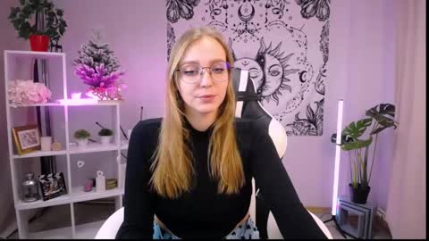 Snapshot of veronicaandersen chatting on February 13, 9:30 am VERONICA online show from February 13, 9:30 am