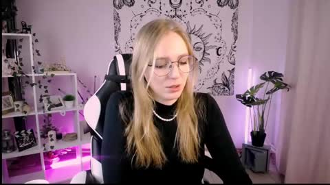 Snapshot of veronicaandersen chatting on February 27, 9:25 pm VERONICA online show from February 27, 9:25 pm