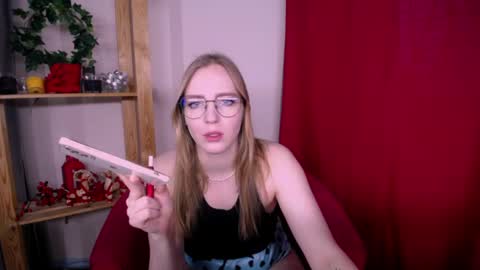 Snapshot of veronicaandersen chatting on February 5, 4:06 am VERONICA online show from February 5, 4:06 am