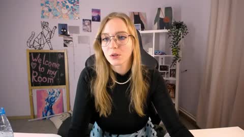 Snapshot of veronicaandersen chatting on March 6, 5:43 pm VERONICA online show from March 6, 5:43 pm