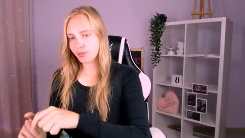 Snapshot of veronicaandersen chatting on September 9, 3:39 am VERONICA online show from September 9, 3:39 am