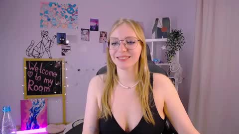Snapshot of veronicaandersen chatting on February 19, 10:09 pm VERONICA online show from February 19, 10:09 pm