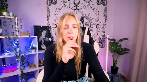 Snapshot of veronicaandersen chatting on September 14, 10:24 am VERONICA online show from September 14, 10:24 am