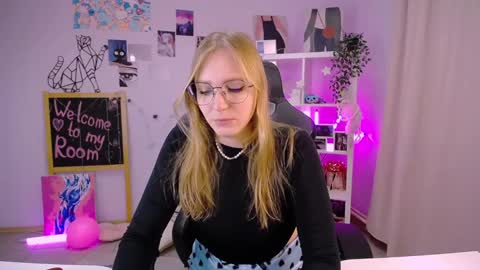 Snapshot of veronicaandersen chatting on February 19, 12:00 pm VERONICA online show from February 19, 12:00 pm